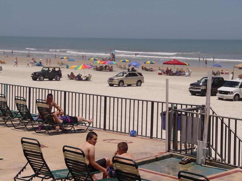 Grand Prix Motel Beach Front Daytona Beach Exterior photo