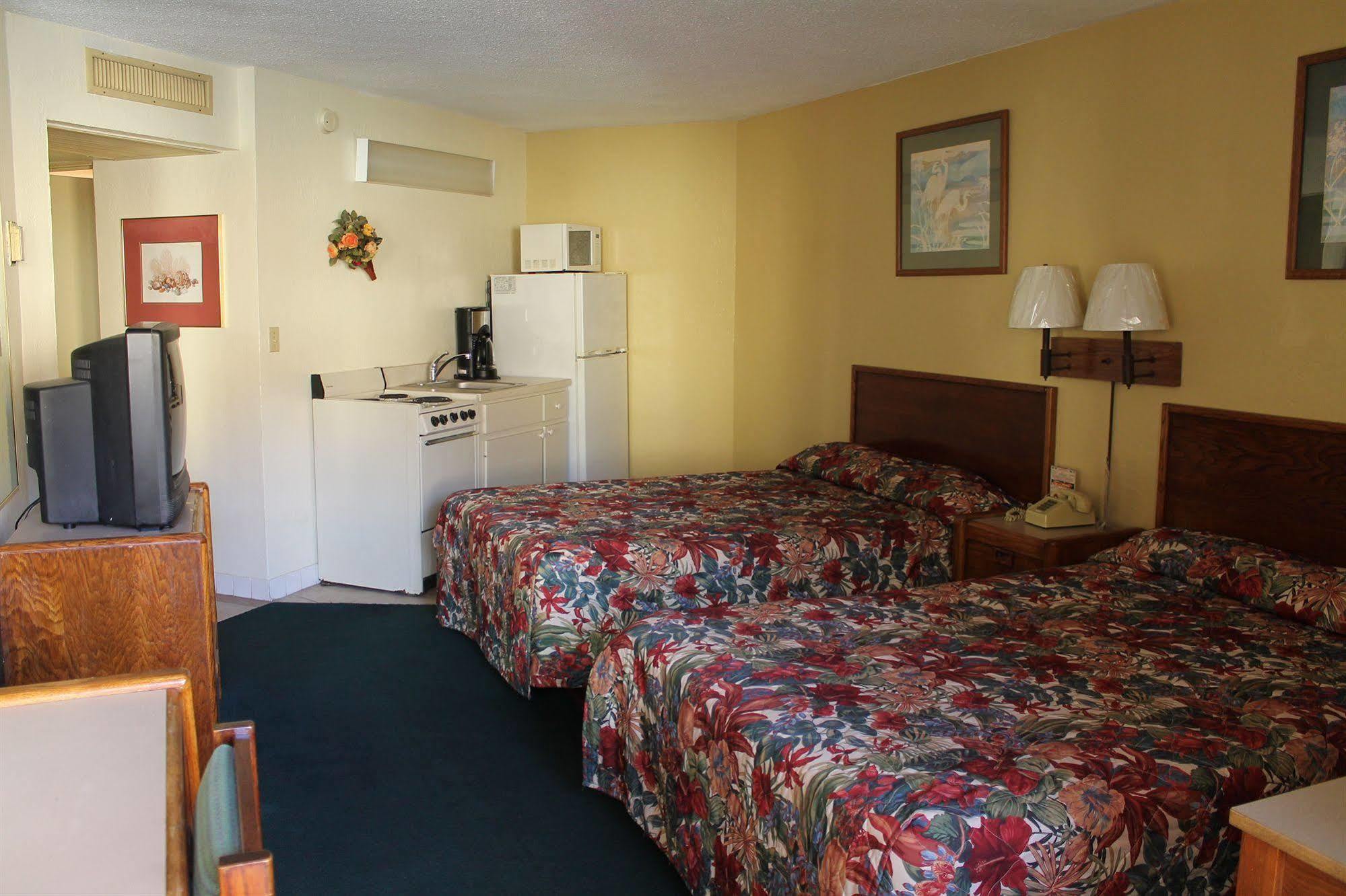 Grand Prix Motel Beach Front Daytona Beach Exterior photo